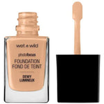Liquid Make Up Base Wet n Wild Foundation Dewy Classic Beige 30 ml makeup packaging