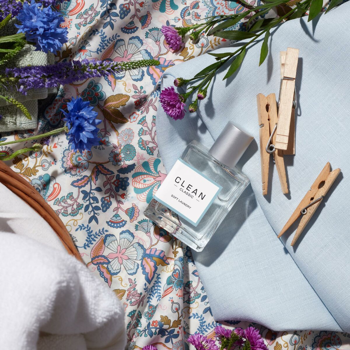 Unisex Perfume Clean for Women product packaging