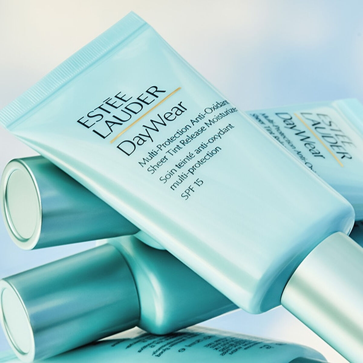 Hydrating Cream with Colour Estee Lauder DAYWEAR Spf 15 30 ml skincare packaging