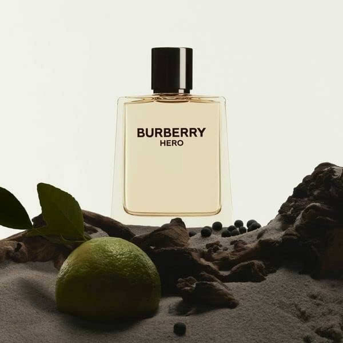Burberry Travel Vanity Case Hero Eau de Parfum – 150 ml for Men bottle