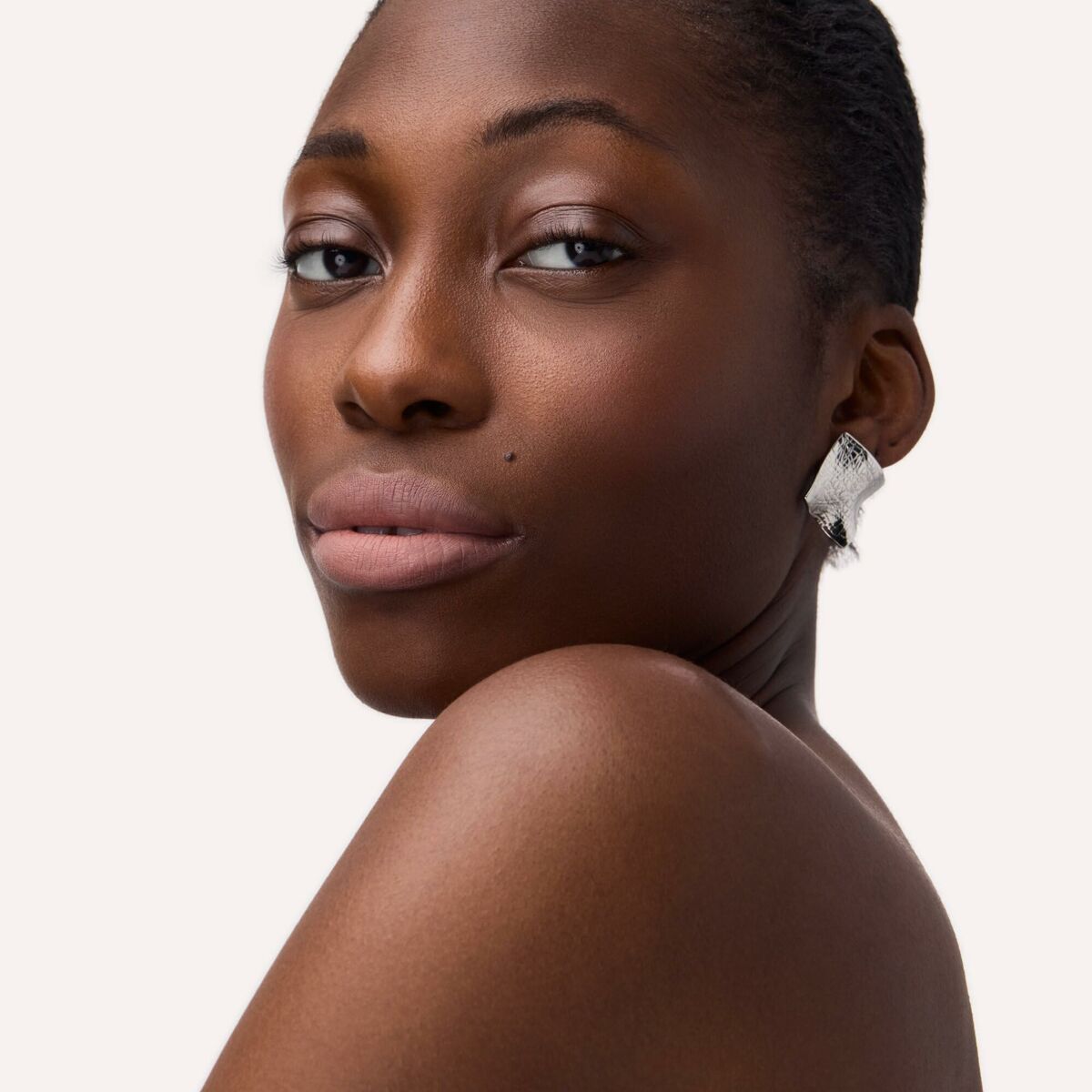 V1HBF00BDA294A9B2900E25D3A029EED7FCRP9