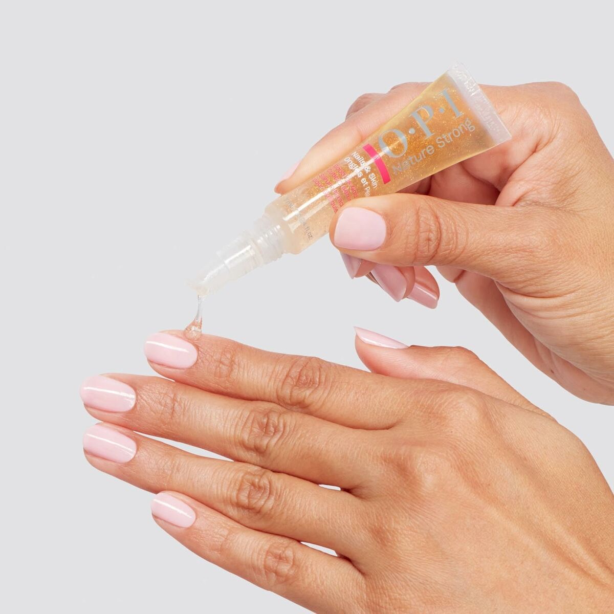 Moisturising Serum Opi NATURE STRONG 7 ml serum bottle
