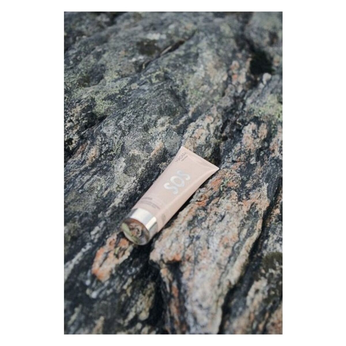 Moisturizing Facial Mask Mádara Sos 60 ml Highlighter mask packaging