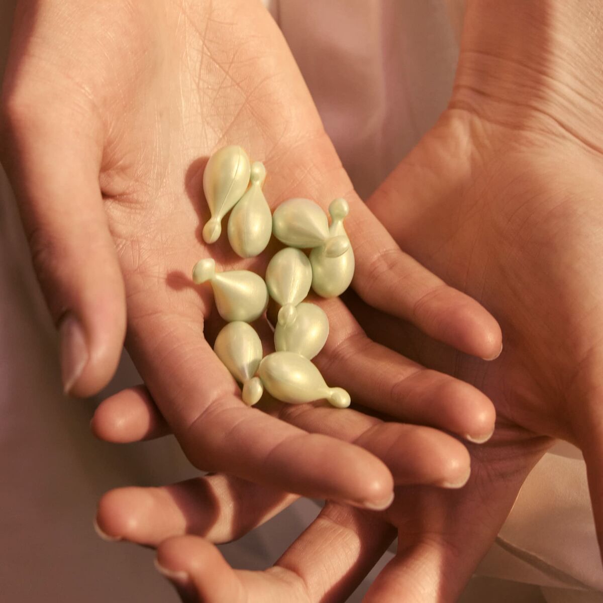 Facial Oil Eve Lom 1,25 ml x 50 Capsules for Women product packaging 1.25 ml