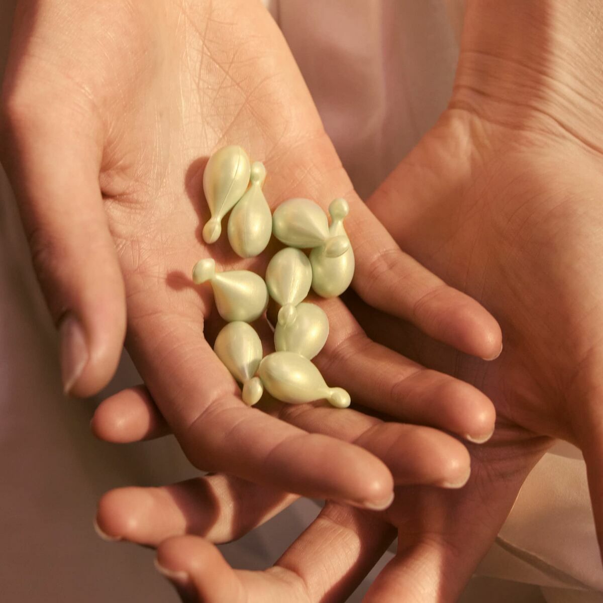 Facial Oil Eve Lom 1,25 ml x 50 Capsules for Women product packaging 1.25 ml