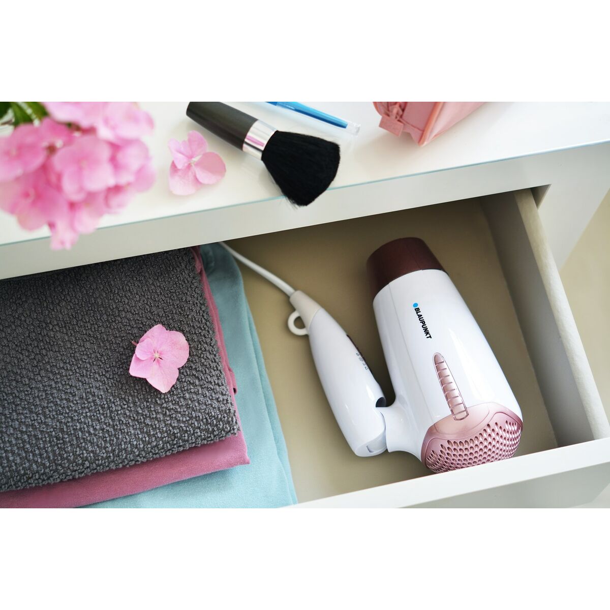 Hairdryer Blaupunkt HDD301RO White 1200 W product packaging