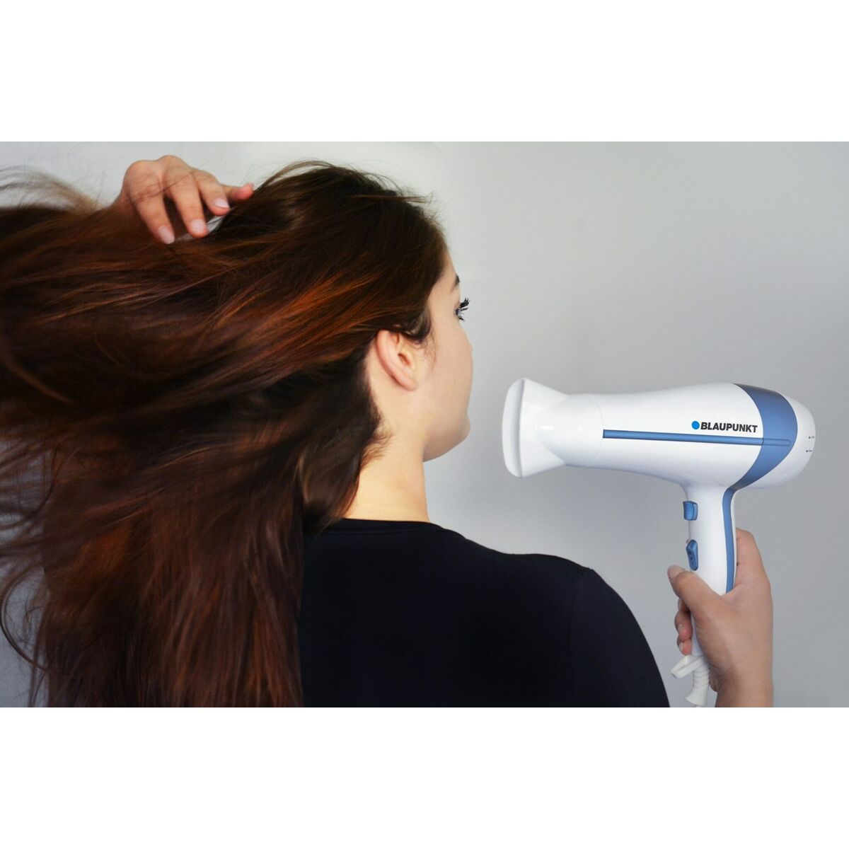 Hairdryer Blaupunkt HDD501BL Blue White Printed 2000 W product packaging