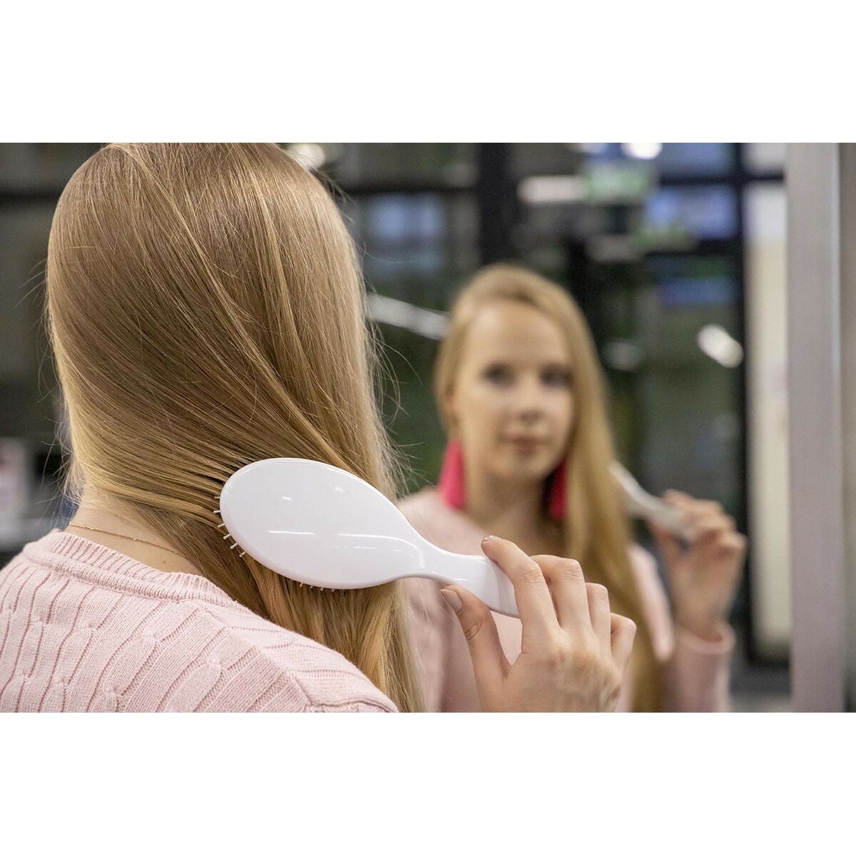 Detangling Hairbrush Ilū Easy Detangling Oval product packaging