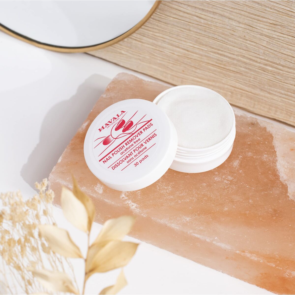 Nail polish remover Mavala NAIL POLISH Nail polish removing discs/pads 30 Pieces product packaging