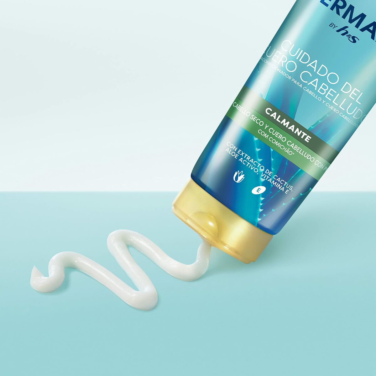 Shampoo Head & Shoulders S Derma X Pro 220 ml shampoo bottle