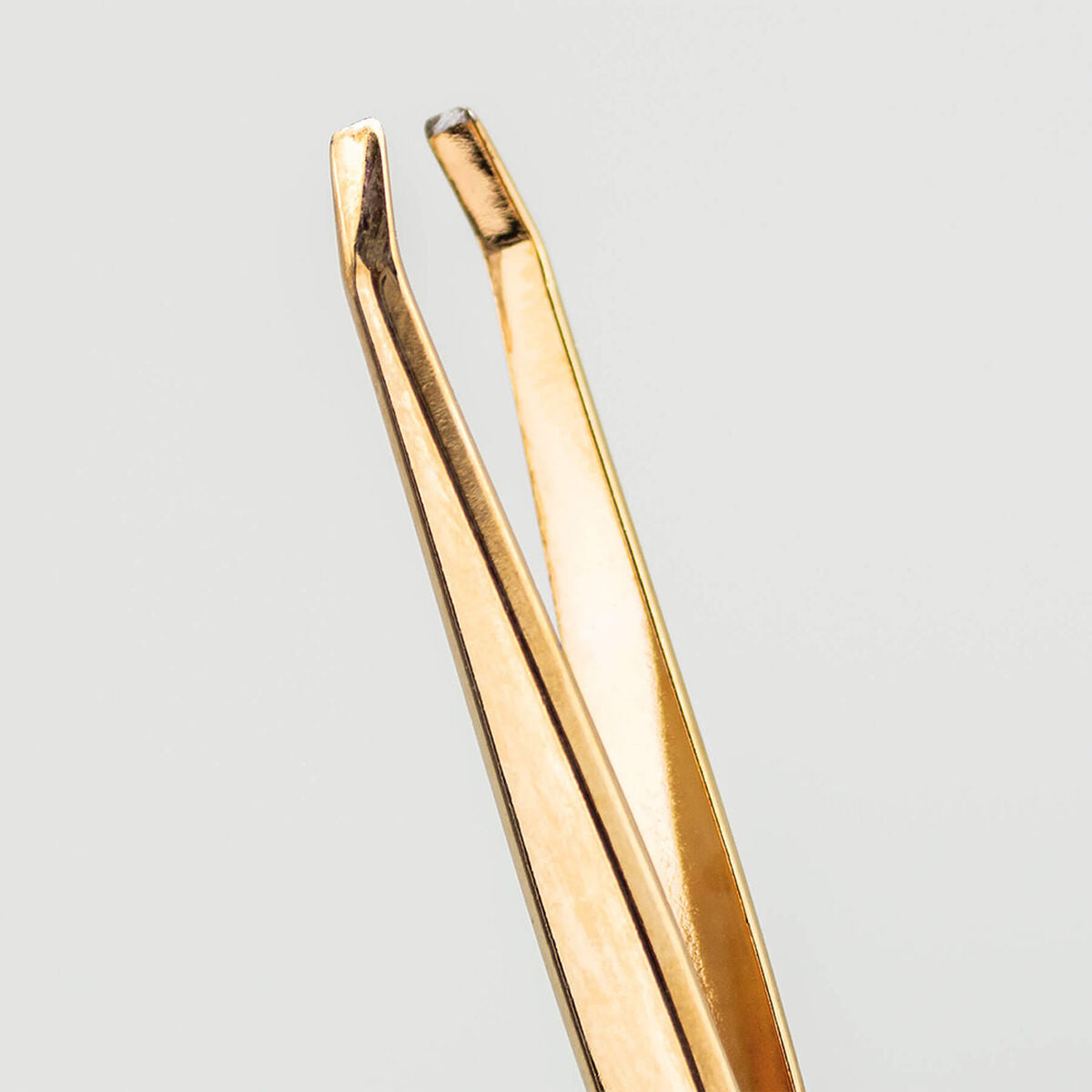 Tweezers for Plucking 3 Claveles Golden Crab product packaging