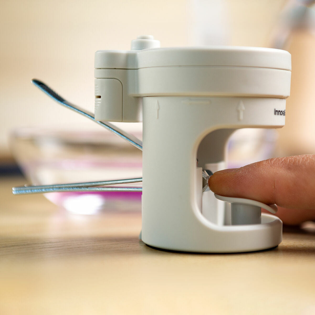 Nail Clippers with LED Light, Magnifying Glass and File Clail InnovaGoods product packaging