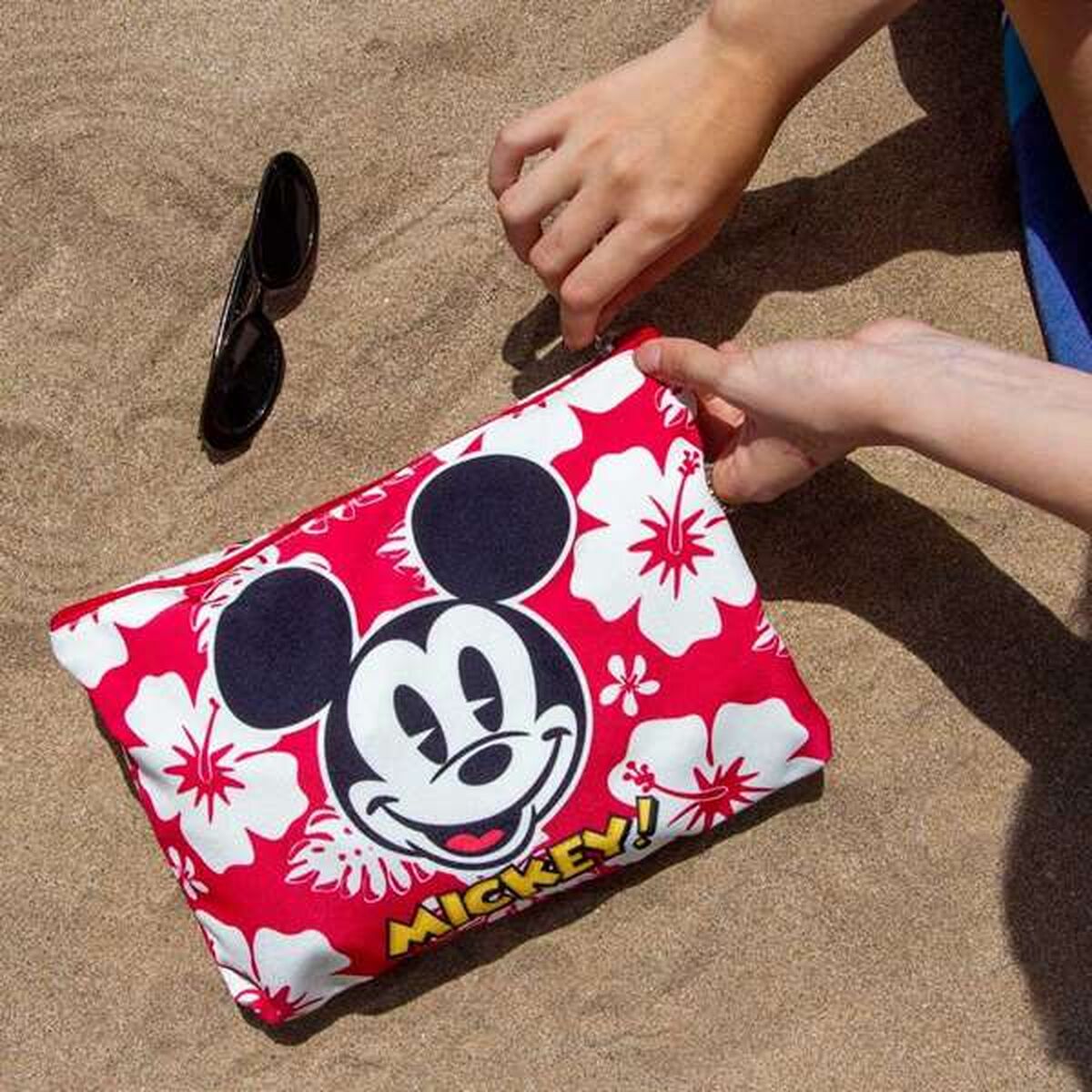 Travel Vanity Case Mickey Mouse Hawaii Red Mickey Mouse product packaging