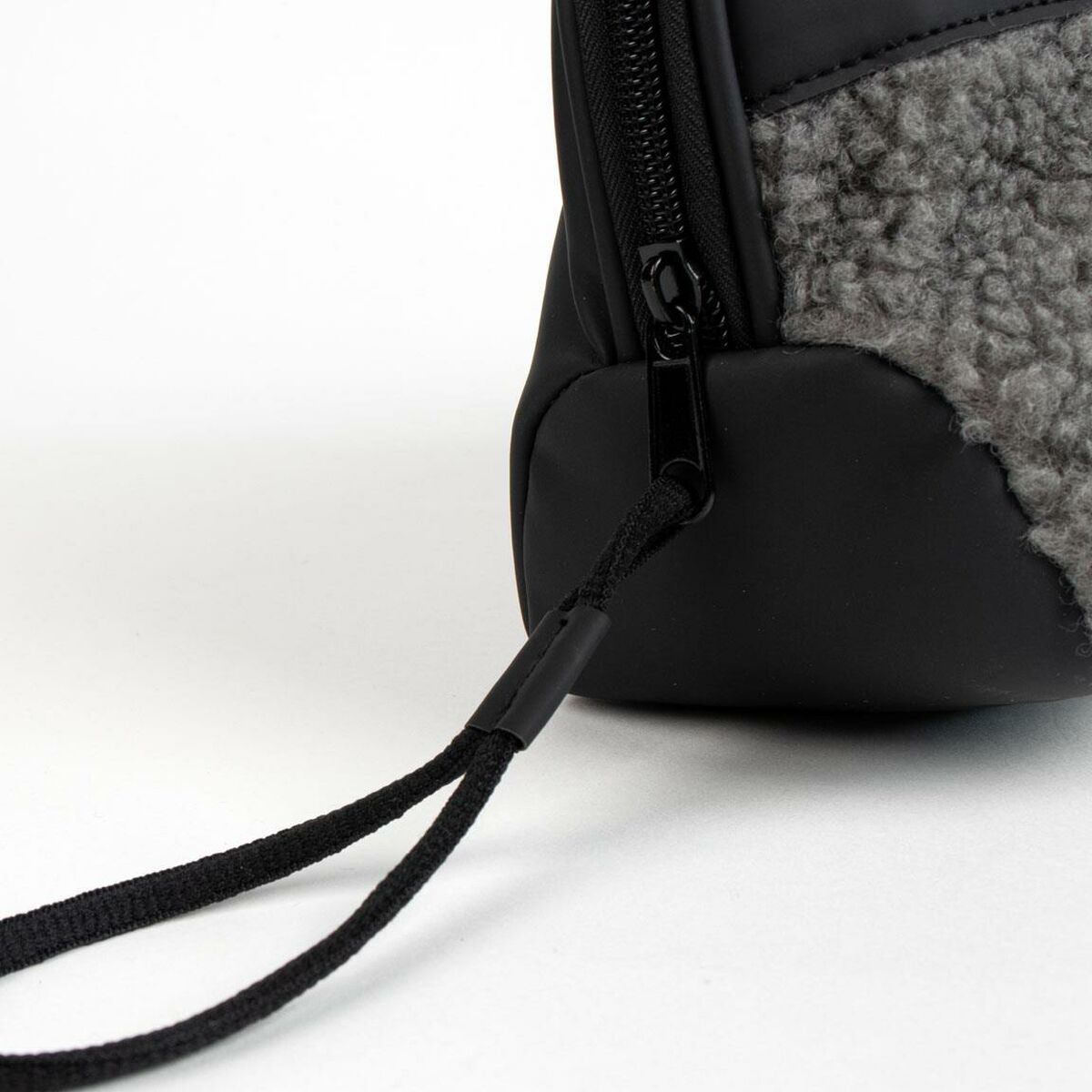 Travel Vanity Case Mickey Mouse product packaging