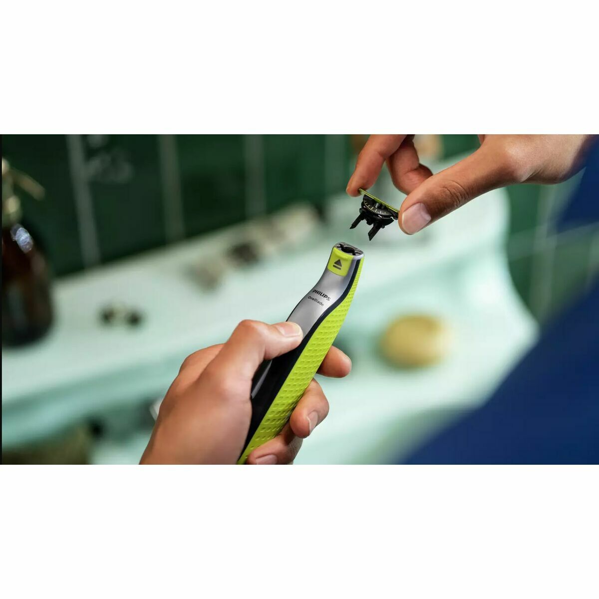 Electric shaver Philips QP2734/30 product packaging