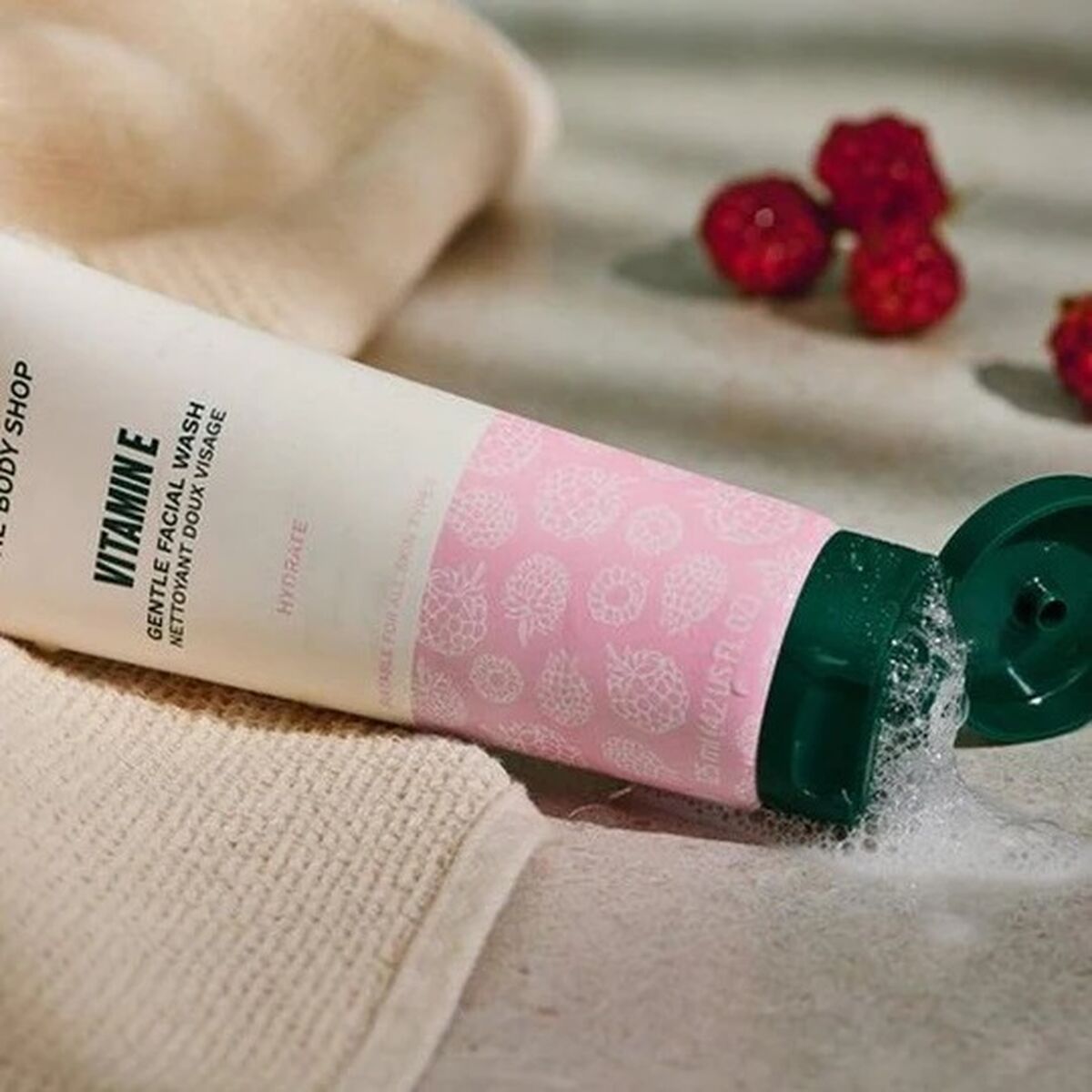 Cleansing Cream The Body Shop VITAMIN E 125 ml skincare packaging