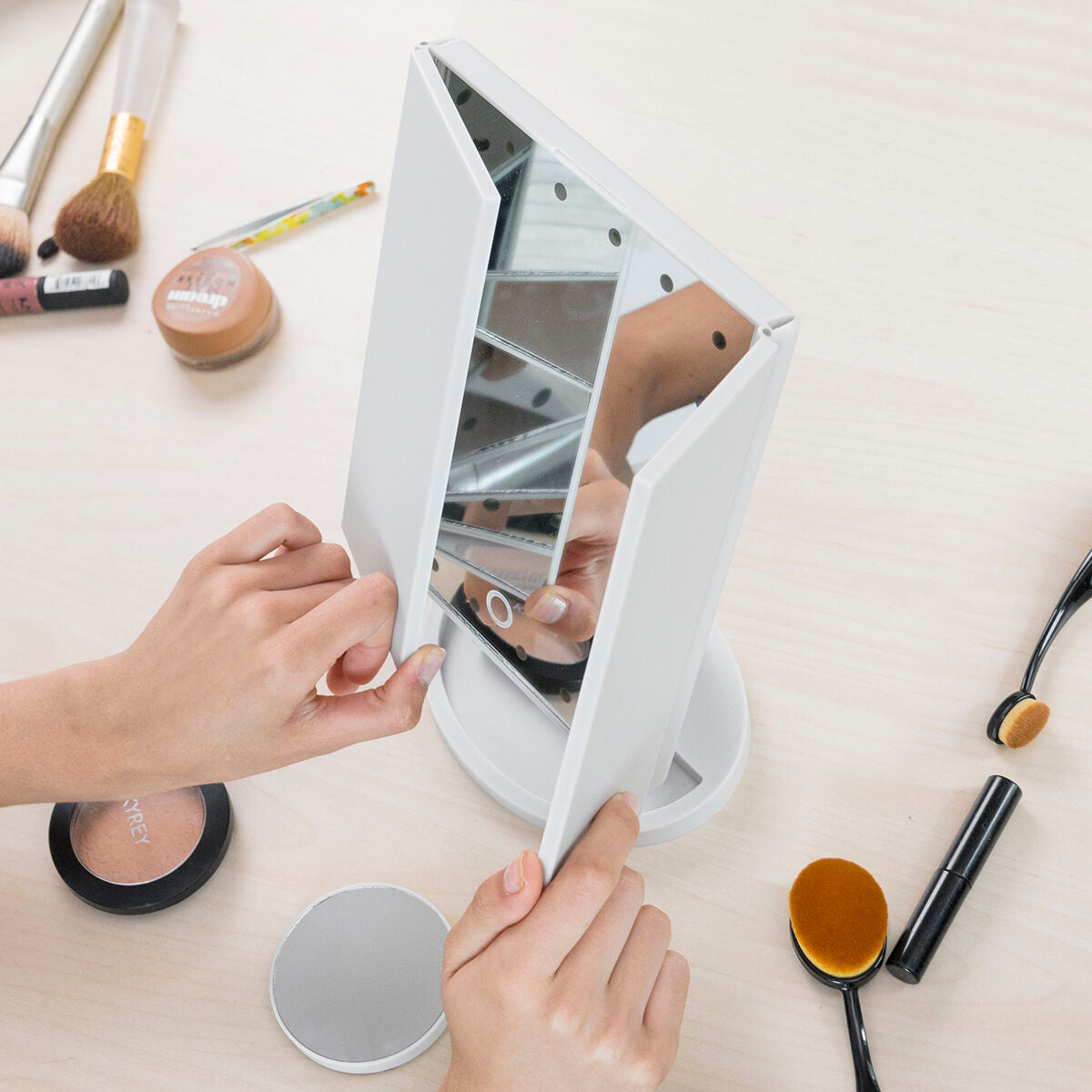 Magnifying Mirror with LED 4-in-1 Ledflect InnovaGoods product packaging