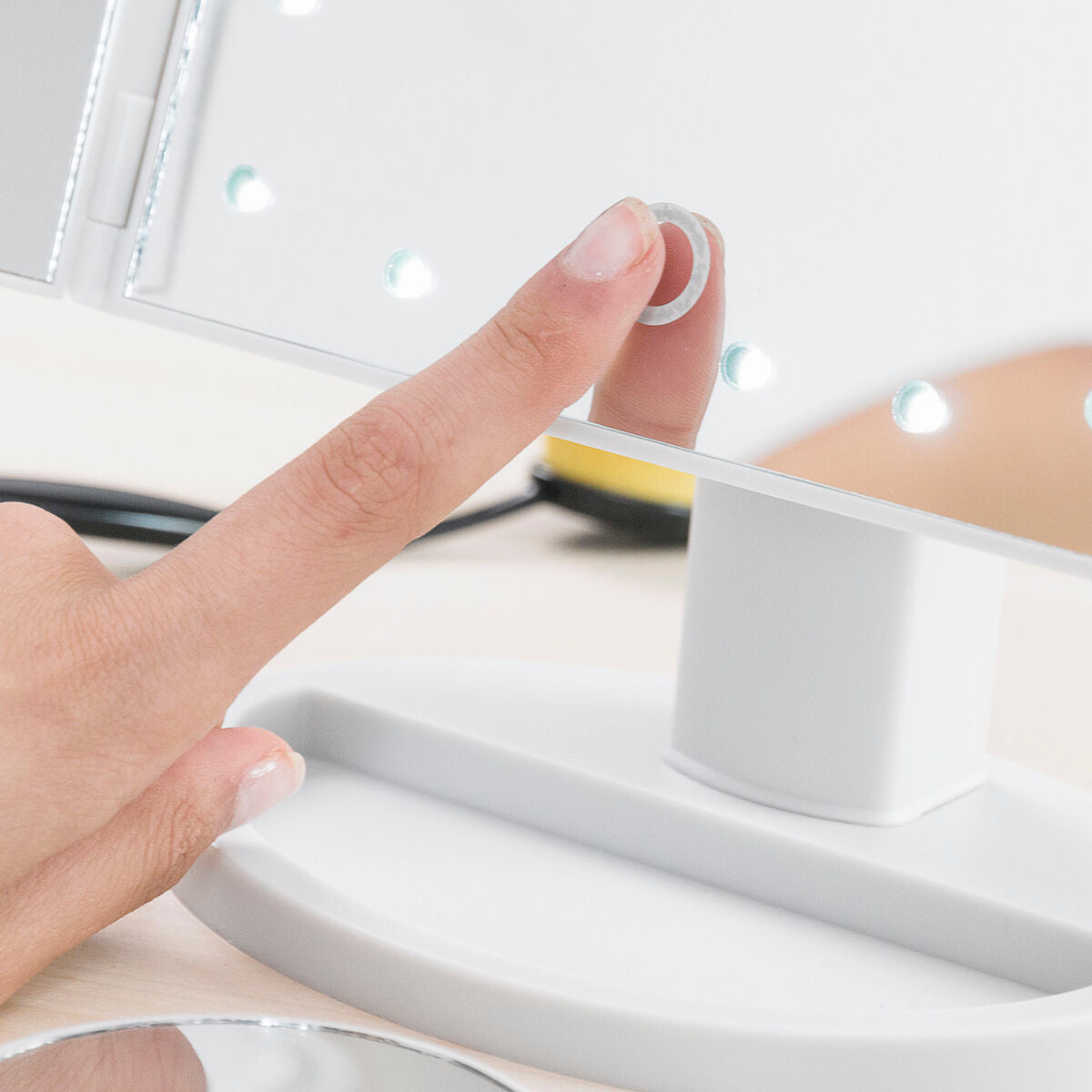 Magnifying Mirror with LED 4-in-1 Ledflect InnovaGoods product packaging