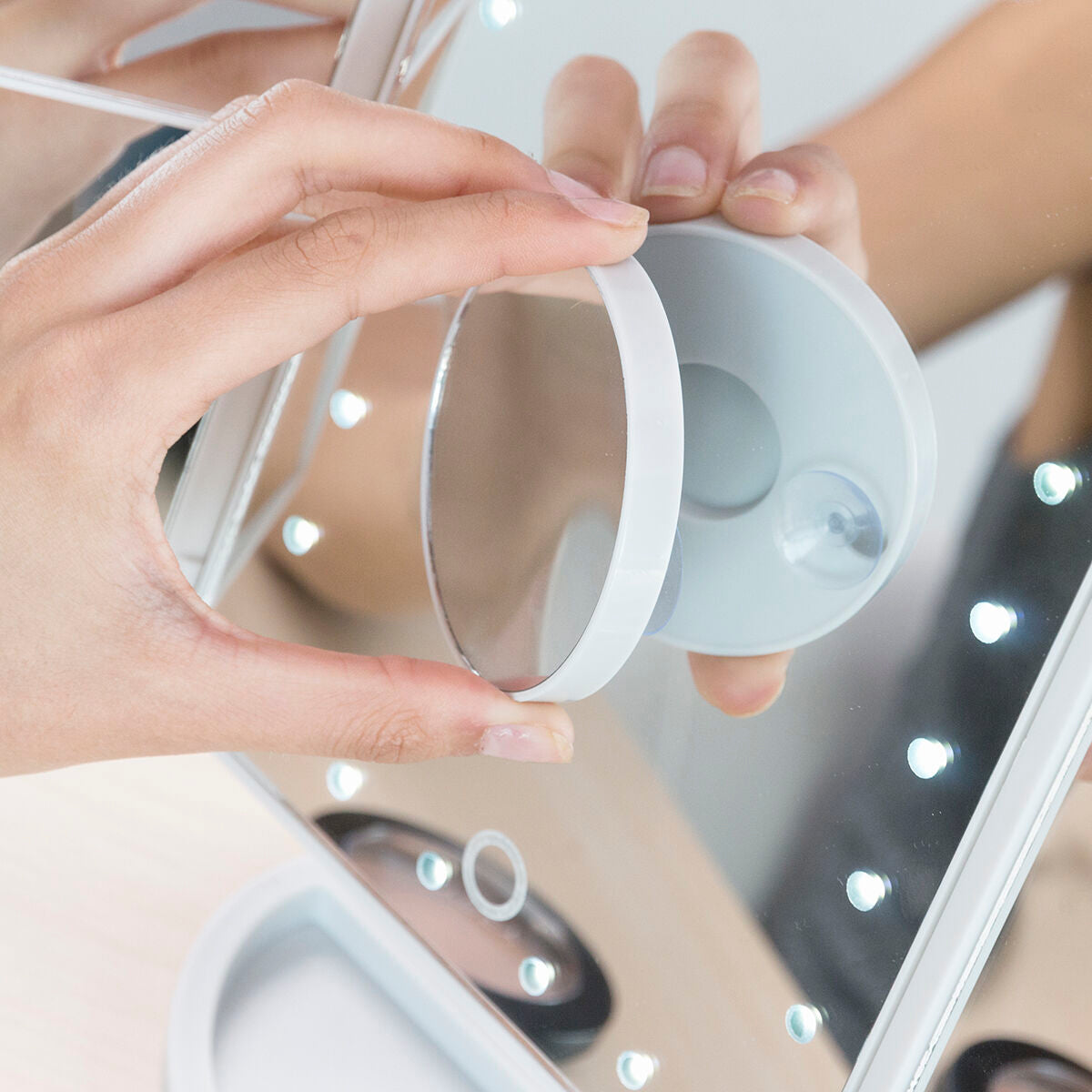 Magnifying Mirror with LED 4-in-1 Ledflect InnovaGoods product packaging