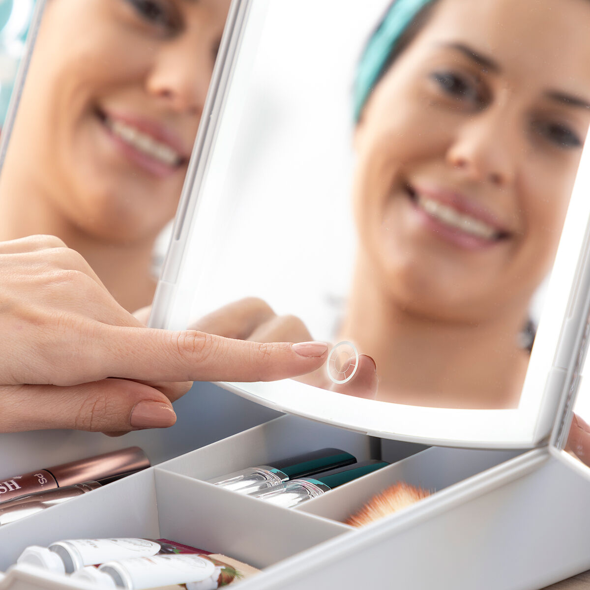 3-In-1 Folding LED Mirror with Make-up Organiser Panomir InnovaGoods product packaging