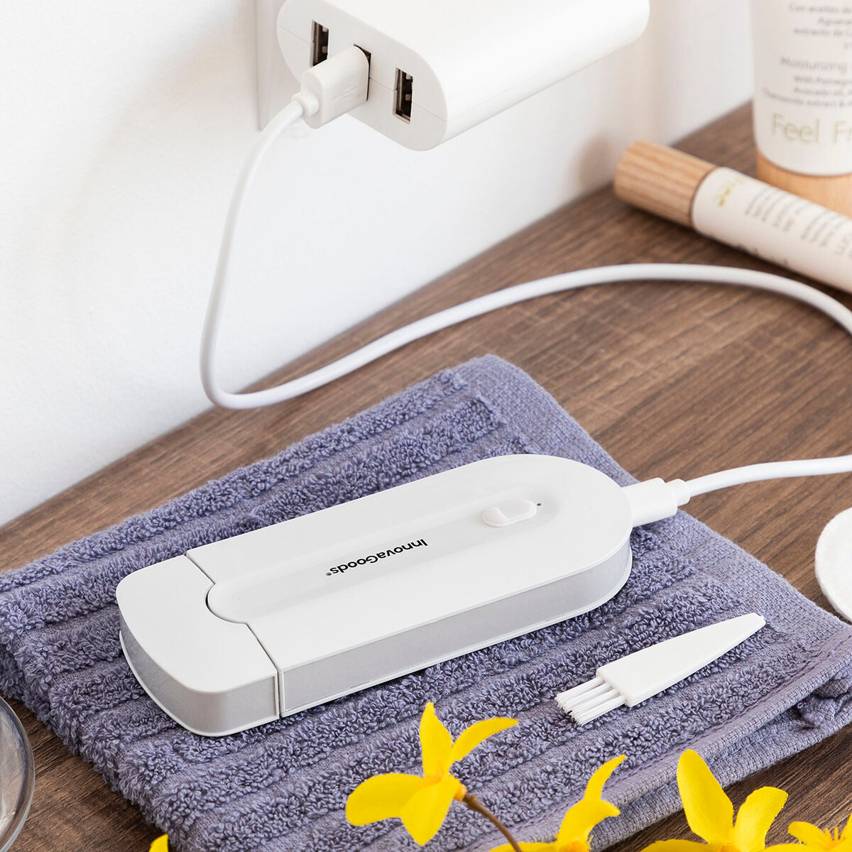 Rechargeable Mini Shaver with LED Light Epiluch InnovaGoods product packaging