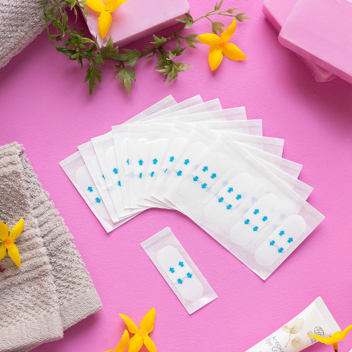 Invisible Adhesive Face Lifting Patches Liftrik InnovaGoods 40 Units product packaging