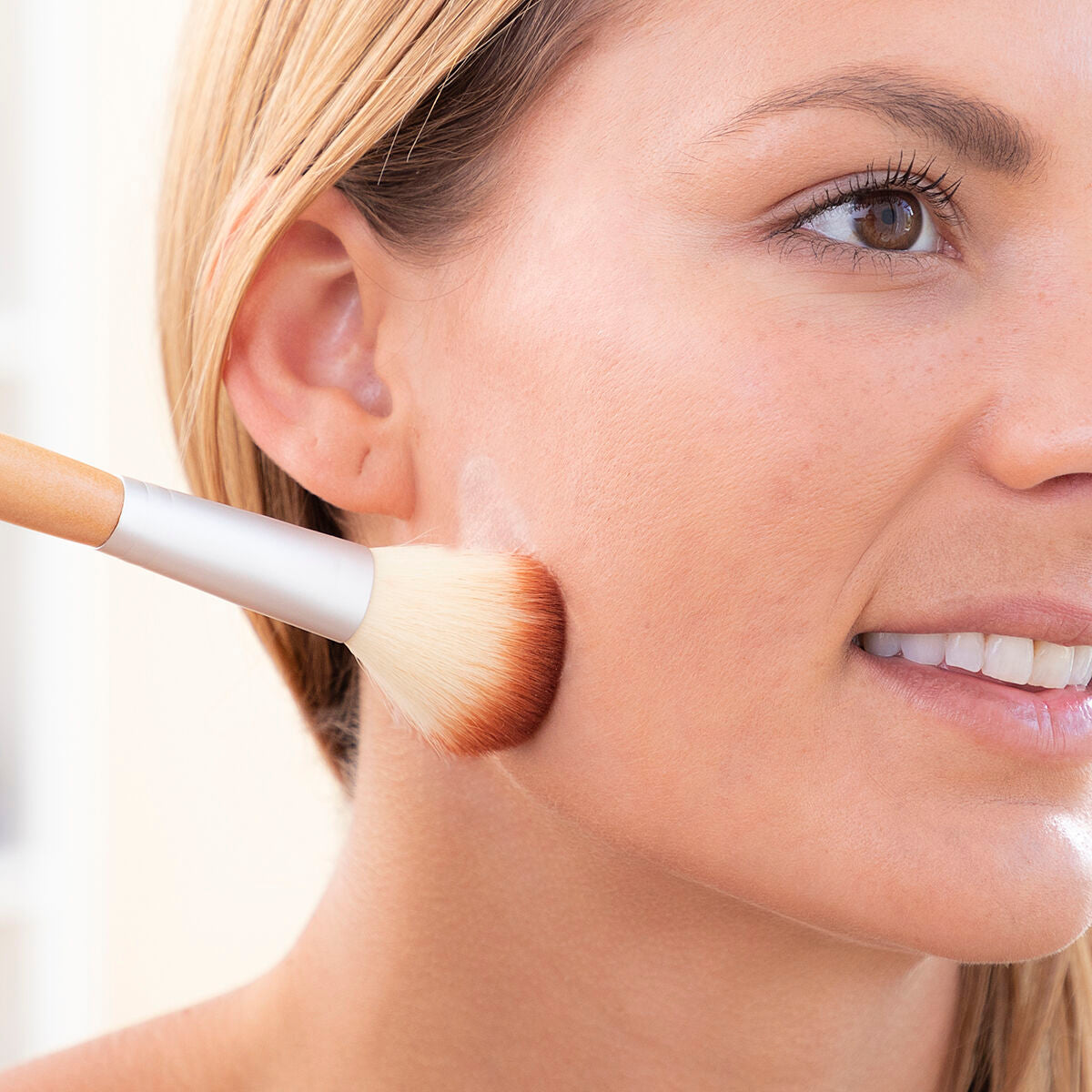 Invisible Adhesive Face Lifting Patches Liftrik InnovaGoods 40 Units product packaging