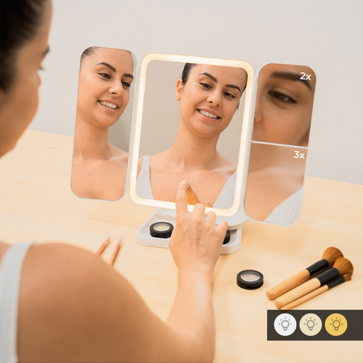 Rechargeable Triptych Makeup Mirror with Magnification and LED Light Miled InnovaGoods product packaging
