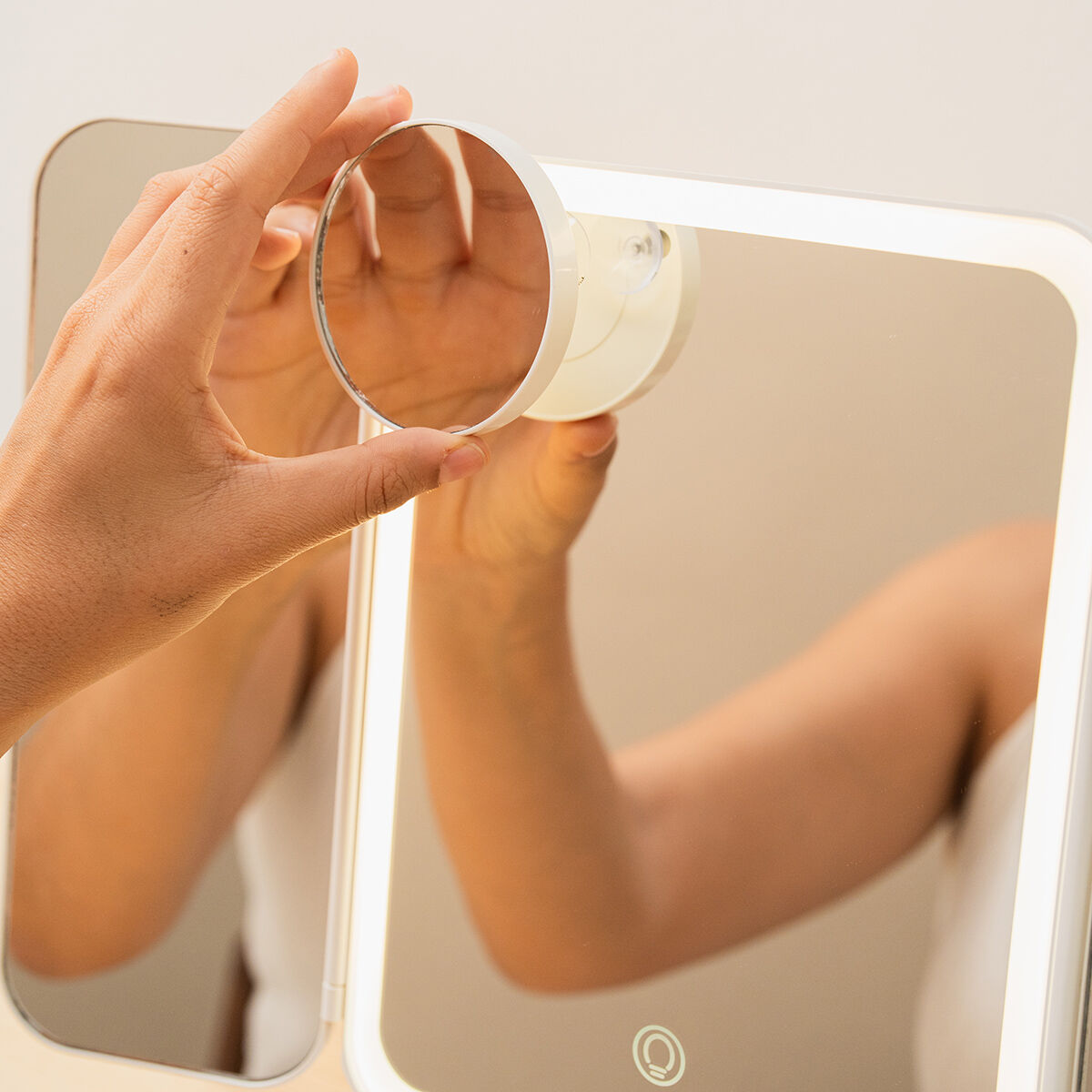 Rechargeable Triptych Makeup Mirror with Magnification and LED Light Miled InnovaGoods product packaging
